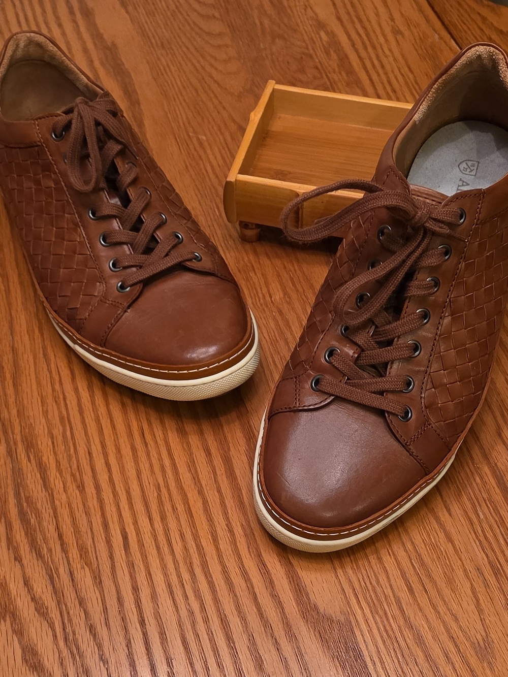 Allen Edmonds 1922 Men’s Brown LeatheMen's Brown Leather Woven Lace-Up Sneakers